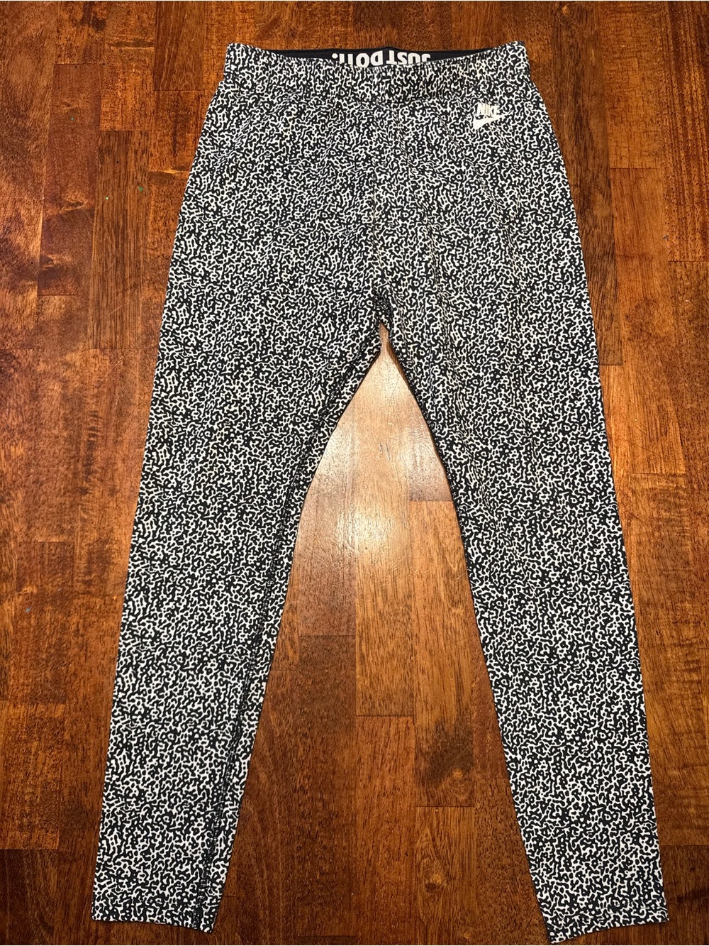 Nike Women's Black & White Printed Leggings